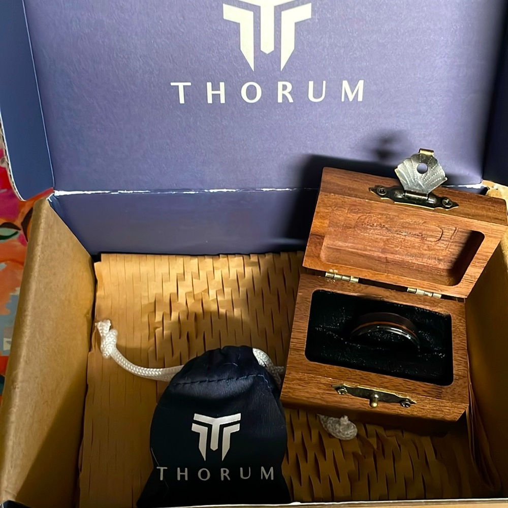 Men’s Thorum wedding ring